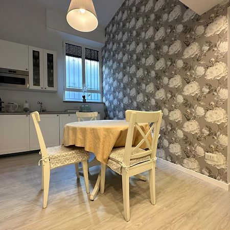 Flowers, A Cozy Suite In מילאנו מראה חיצוני תמונה