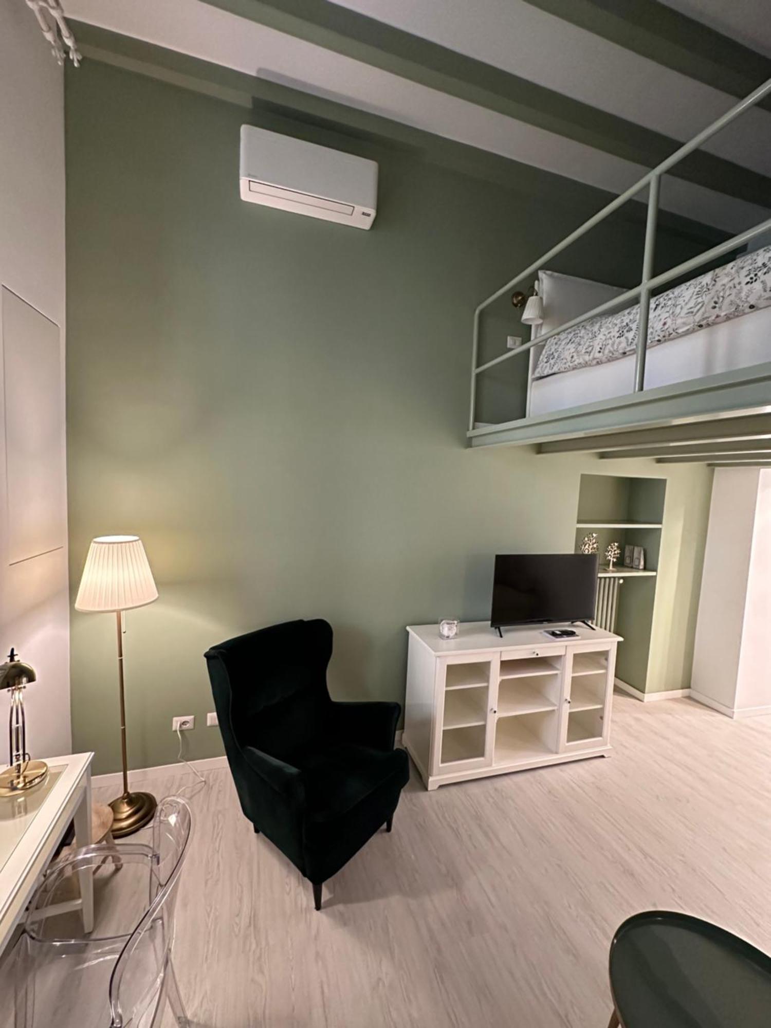 Flowers, A Cozy Suite In מילאנו מראה חיצוני תמונה