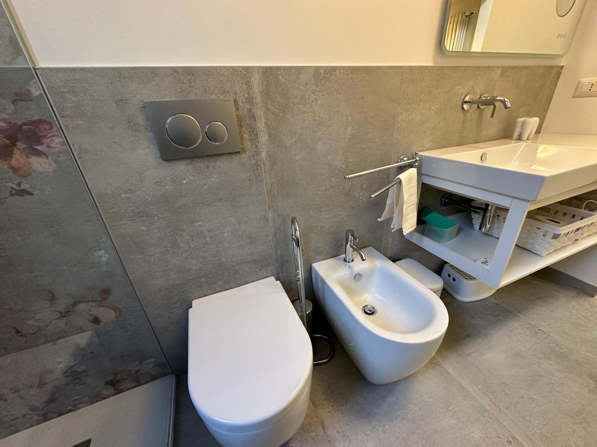 Flowers, A Cozy Suite In מילאנו מראה חיצוני תמונה