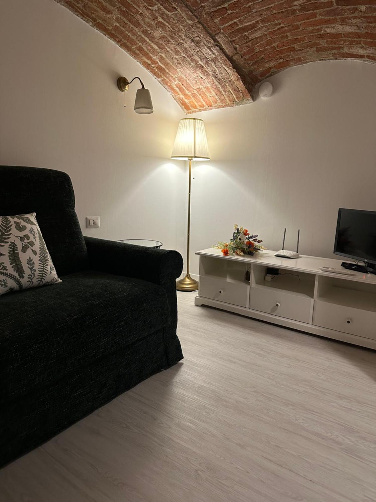 Flowers, A Cozy Suite In מילאנו מראה חיצוני תמונה