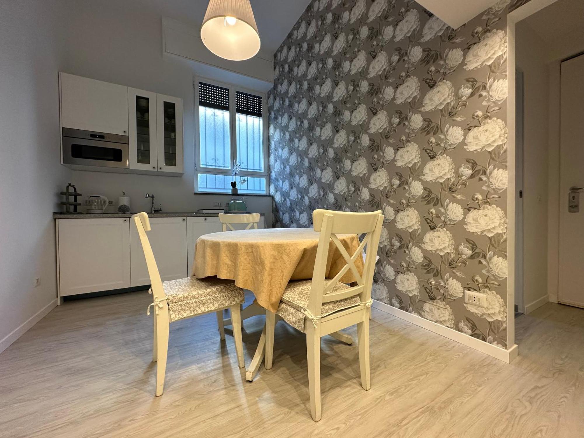 Flowers, A Cozy Suite In מילאנו מראה חיצוני תמונה