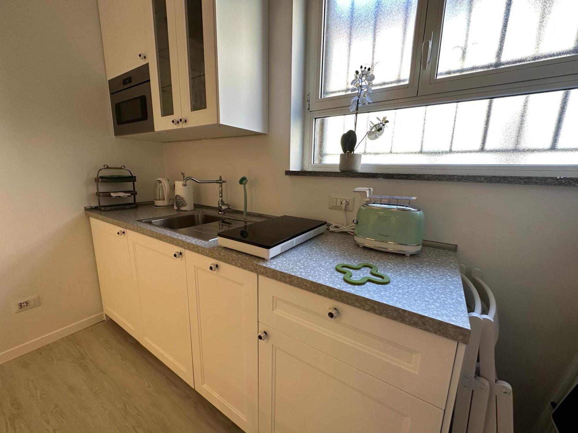 Flowers, A Cozy Suite In מילאנו מראה חיצוני תמונה