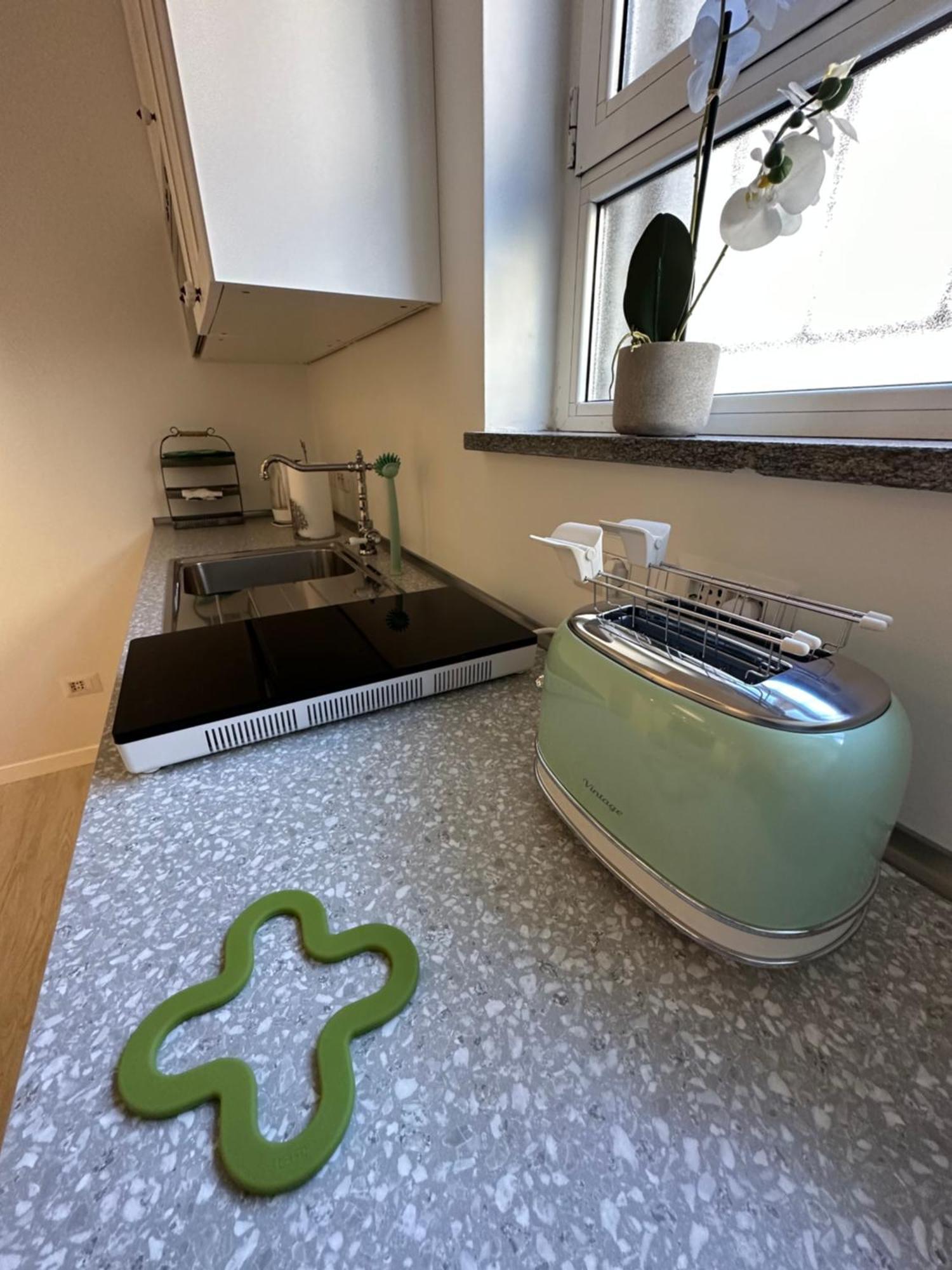 Flowers, A Cozy Suite In מילאנו מראה חיצוני תמונה