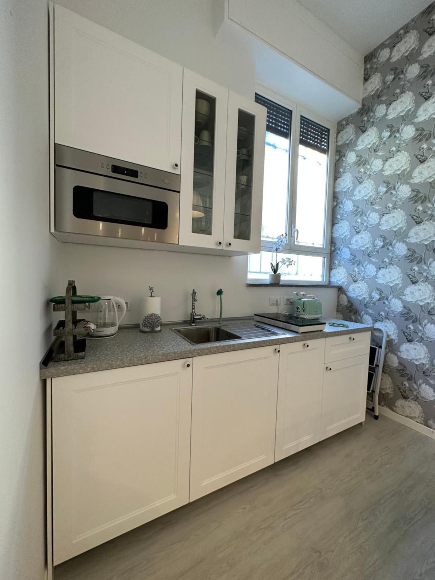 Flowers, A Cozy Suite In מילאנו מראה חיצוני תמונה