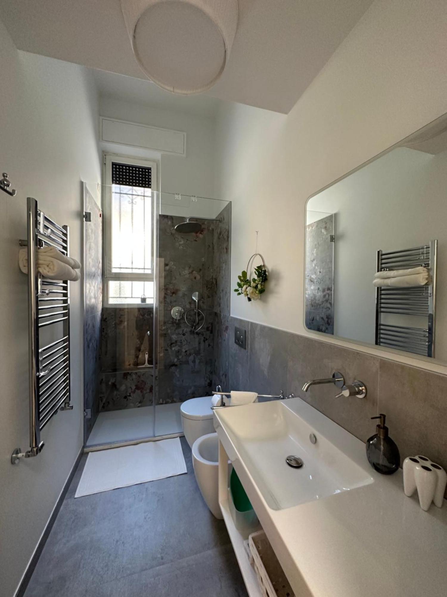 Flowers, A Cozy Suite In מילאנו מראה חיצוני תמונה