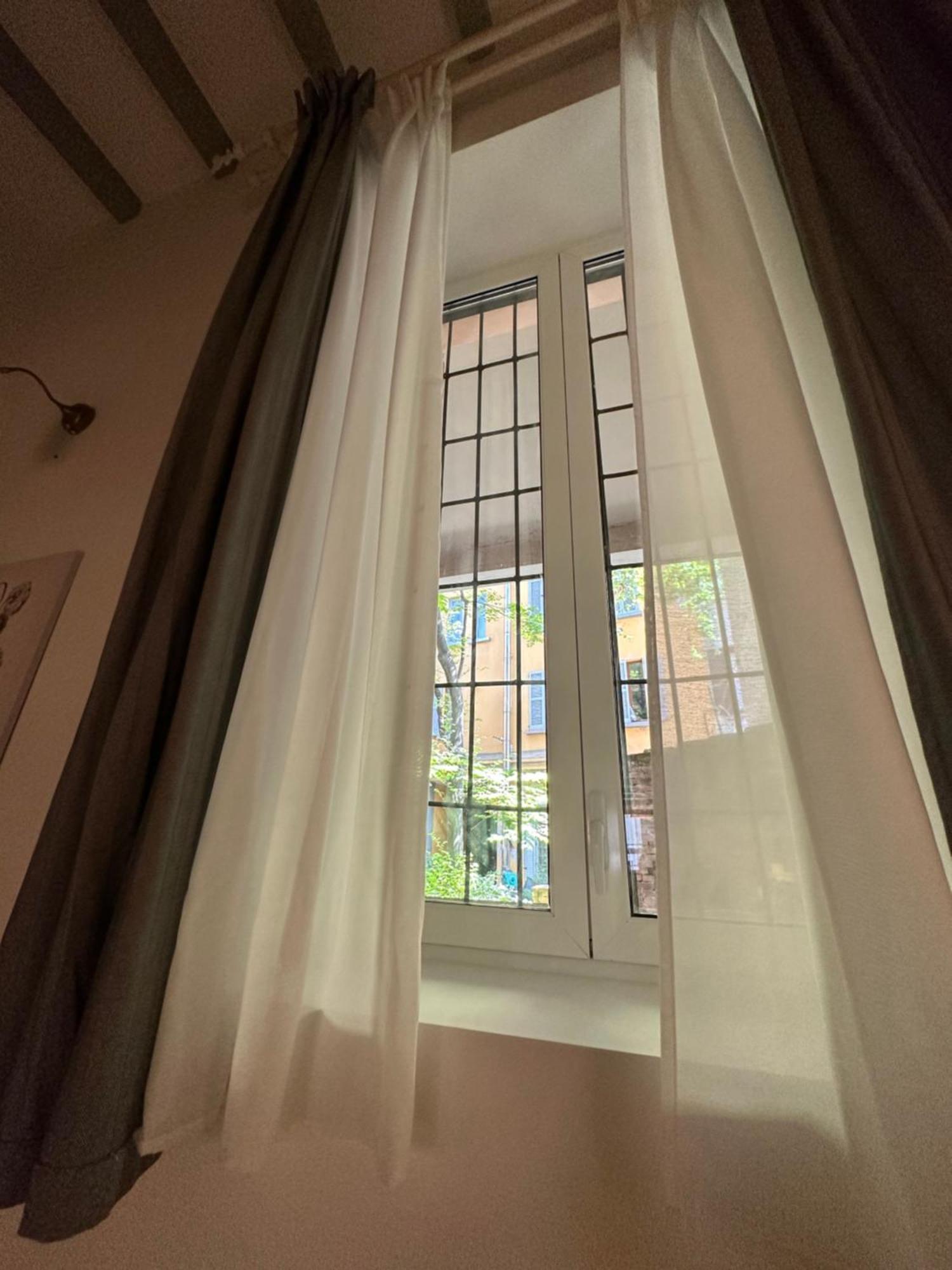 Flowers, A Cozy Suite In מילאנו מראה חיצוני תמונה